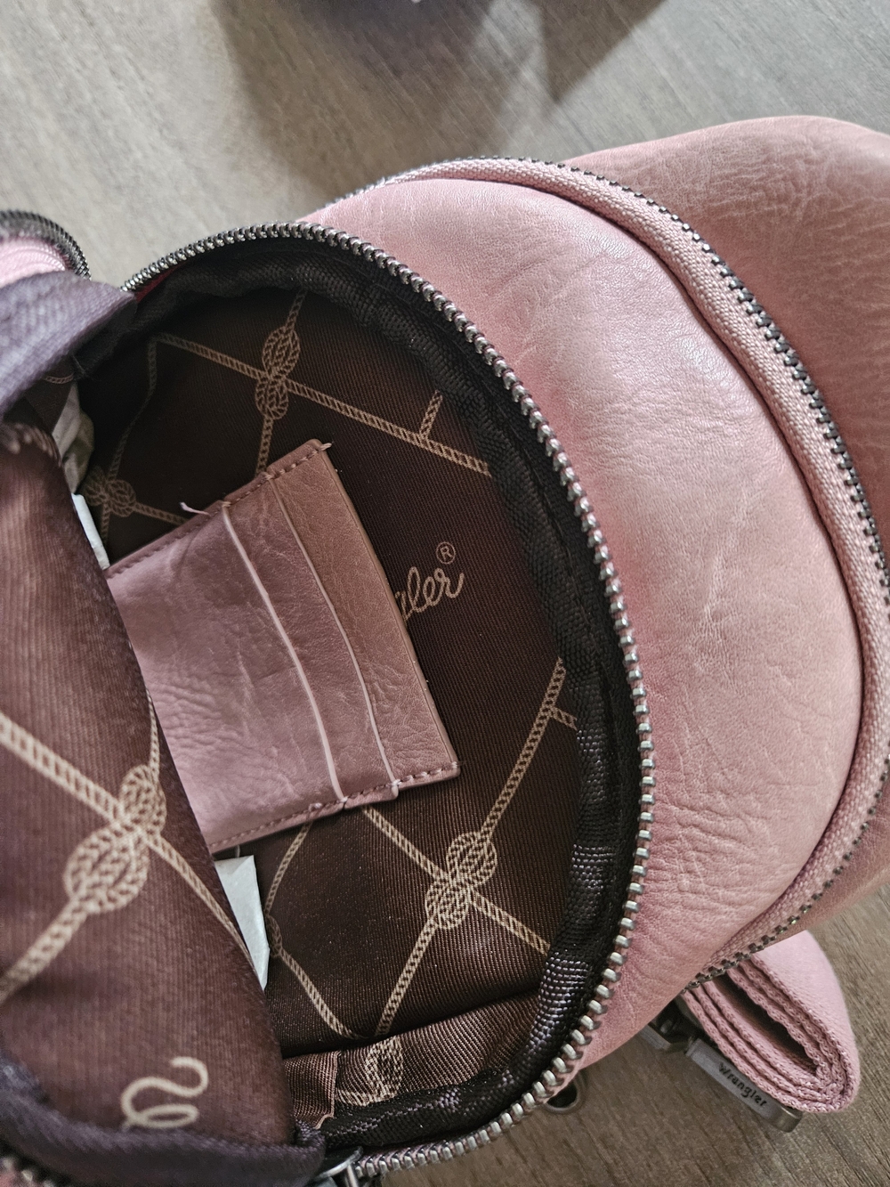 Wrangler Dusty Pink Sling Bag, Crossbody/Chest Bag - Picture 4 of 4